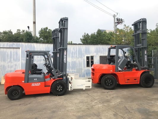 Mesin ISUZU 4000kg Memuat Truk Forklift Industri Untuk Gudang