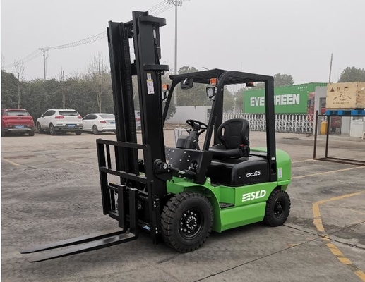 Transmisi Otomatis 2.5 Ton Forklift Empat Roda Dengan Mesin Diesel