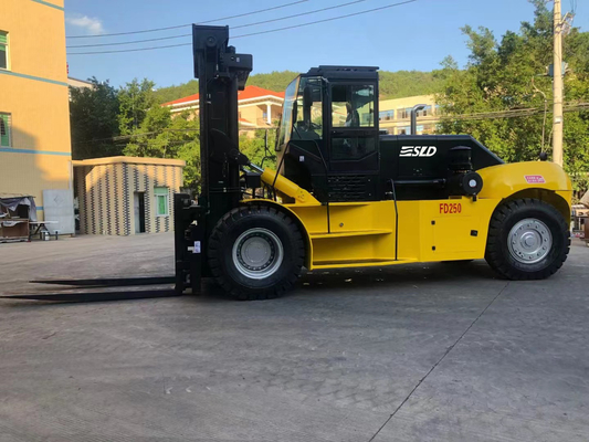 25 Ton Forklift Tugas Berat Untuk Menangani Kontainer 20ft Di Port Yard