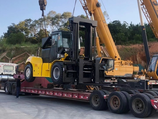 25 Ton Forklift Tugas Berat Untuk Menangani Kontainer 20ft Di Port Yard