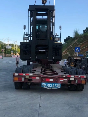 Forklift tugas berat untuk penanganan beban yang disesuaikan