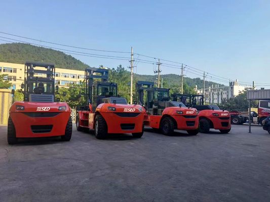 30 Ton 32 Ton Forklift Kontainer Dengan Mesin Cummins Kessler Drive Axle untuk Perusahaan Perkapalan