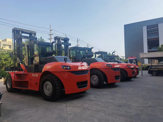 30 Ton 32 Ton Forklift Kontainer Dengan Mesin Cummins Kessler Drive Axle untuk Perusahaan Perkapalan