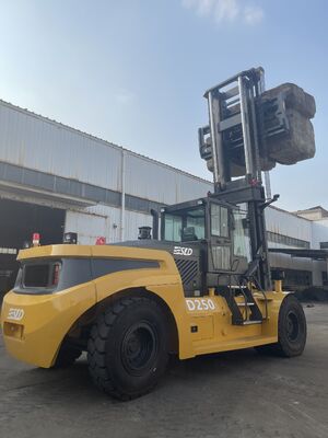 Kapasitas Terukur 3000kg Forklift Angkat Berat Tipe Mesin Diesel Menyediakan Tinggi Angkat Tiang 4000mm Atau 5500mm Untuk Pemindahan Beban Berat