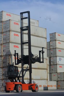 Red Empty Container Handler Dengan Mesin CUMMINS QSM11-330 / ISO 20-40 Pengolahan Kontainer