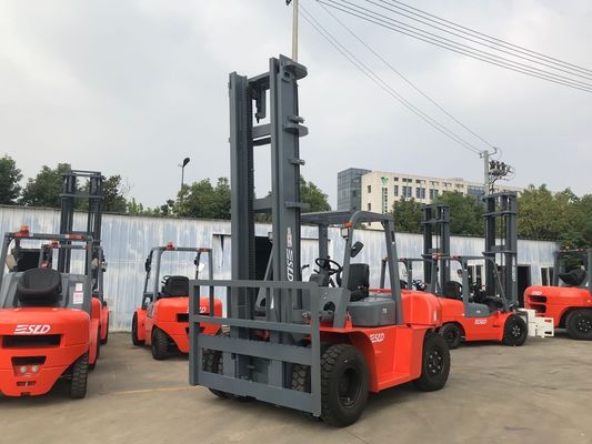 Isuzu Engine Tiang Mengangkat Truk Forklift Diesel 6000mm Tinggi
