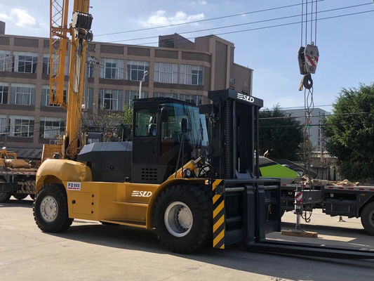 Mesin Multi Directional 28 Ton Heavy Lift Forklift Lifter dengan kemudi roda depan atau belakang