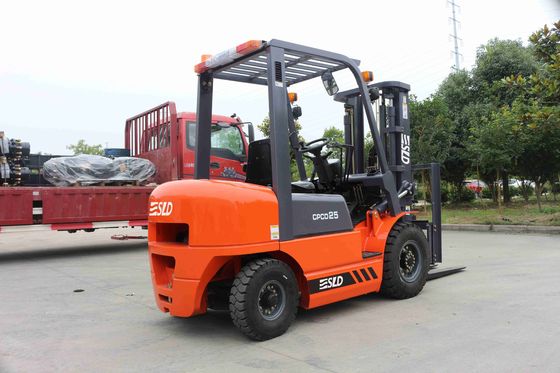 Angkat Tinggi Truk Forklift Diesel 3000mm Dengan Perangkat Katalitik Tiga Arah