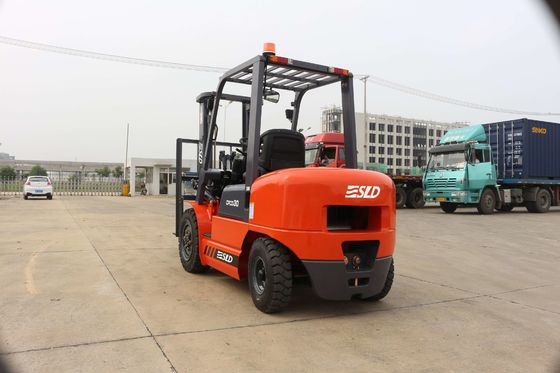 Truk Forklift Diesel FD30 3000kgs Dilengkapi Dengan Mesin ISUZU / MITSUBISHI