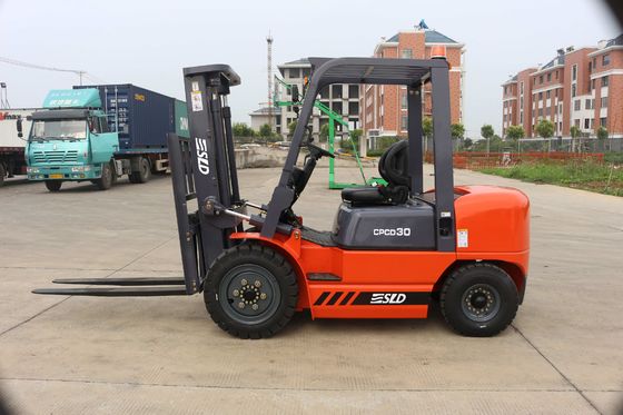 Truk Forklift Diesel FD30 3000kgs Dilengkapi Dengan Mesin ISUZU / MITSUBISHI