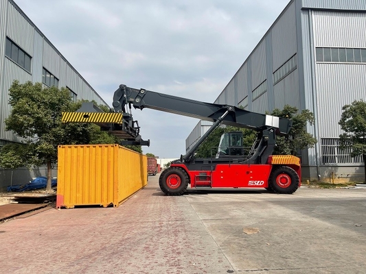 Kabin Ergonomis 45000kg Beban RS Reach Stacker Untuk Kontainer Berat