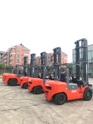 Mesin ISUZU 4000kg Memuat Truk Forklift Industri Untuk Gudang