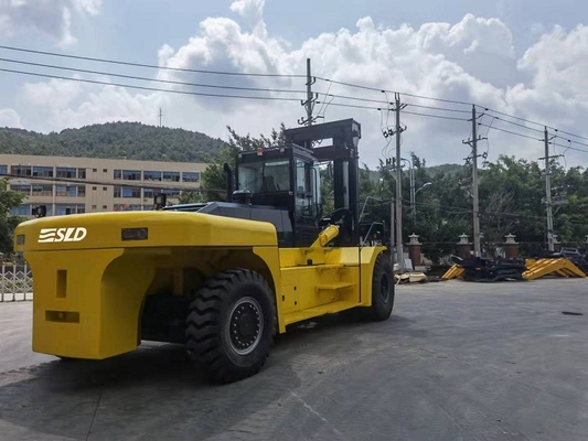 Forklift Tugas Berat 42 Ton Dengan Mesin CUMMINS Dan Gandar Penggerak Kessler