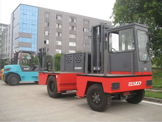 Truk Forklift Samping 6 Ton Dengan Mesin ISUZU