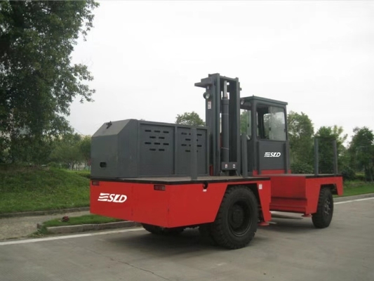 Truk Forklift Samping 6 Ton Dengan Mesin ISUZU